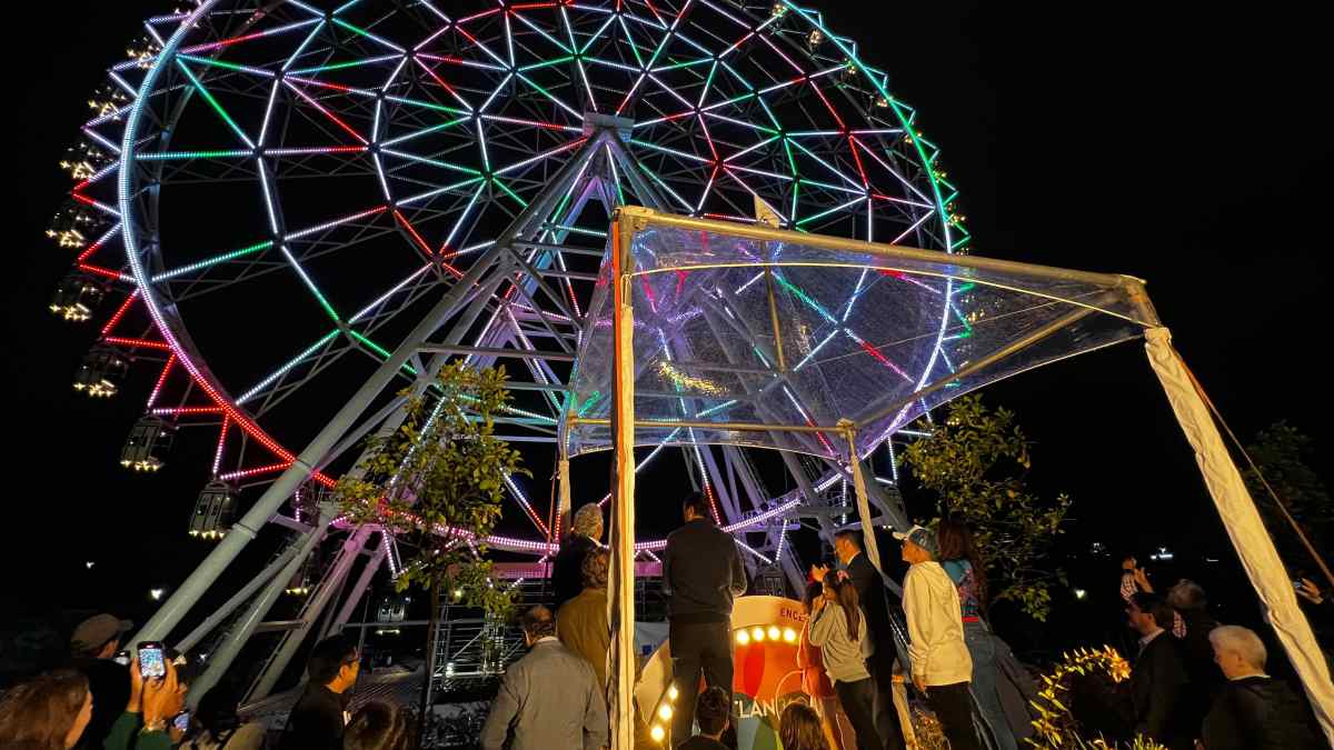 Parque Aztlán Encienden luces de rueda de la fortuna de 85 metros la