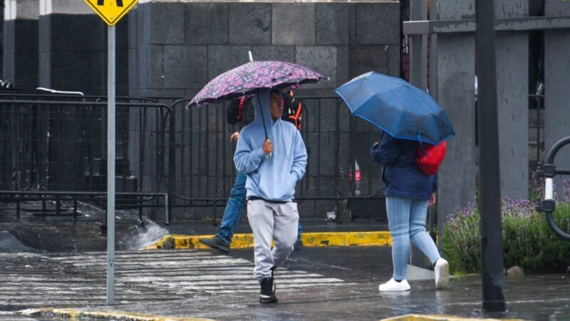 Frente frío y onda tropical 23 afectan a México con lluvias fuertes y