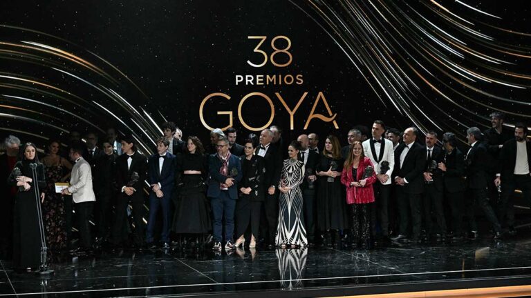 La Sociedad De La Nieve Hace Historia En Los Goya Al Ganar Premios