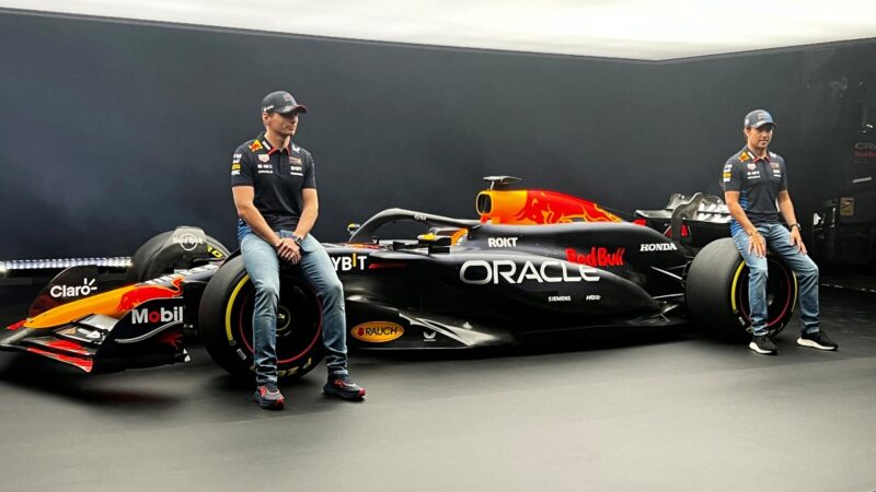 Checo Pérez Red Bull presenta el RB 20 su nuevo auto para 2024 UnoTV