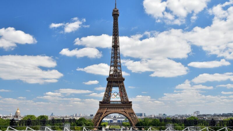 Anillos olímpicos permanecerán en la Torre Eiffel al menos hasta 2028