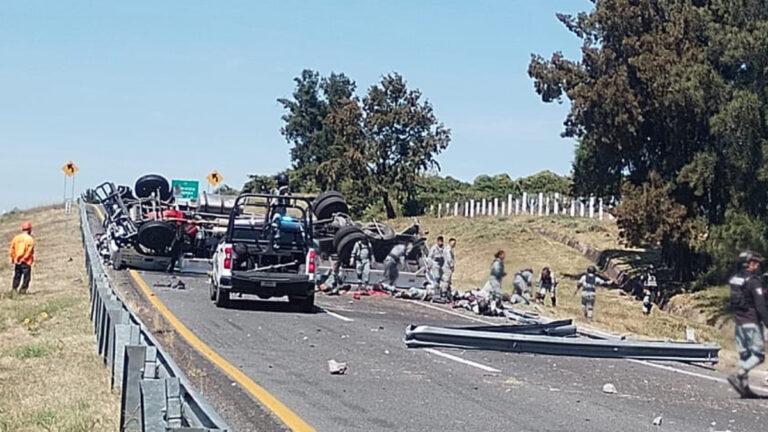 VIDEO volcadura de camión de la GN deja varios heridos en la México