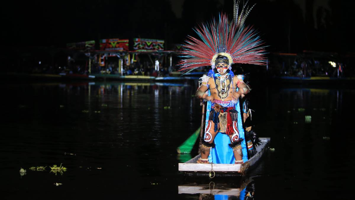 La Llorona embruja los canales de Xochimilco este Día de Muertos UnoTV