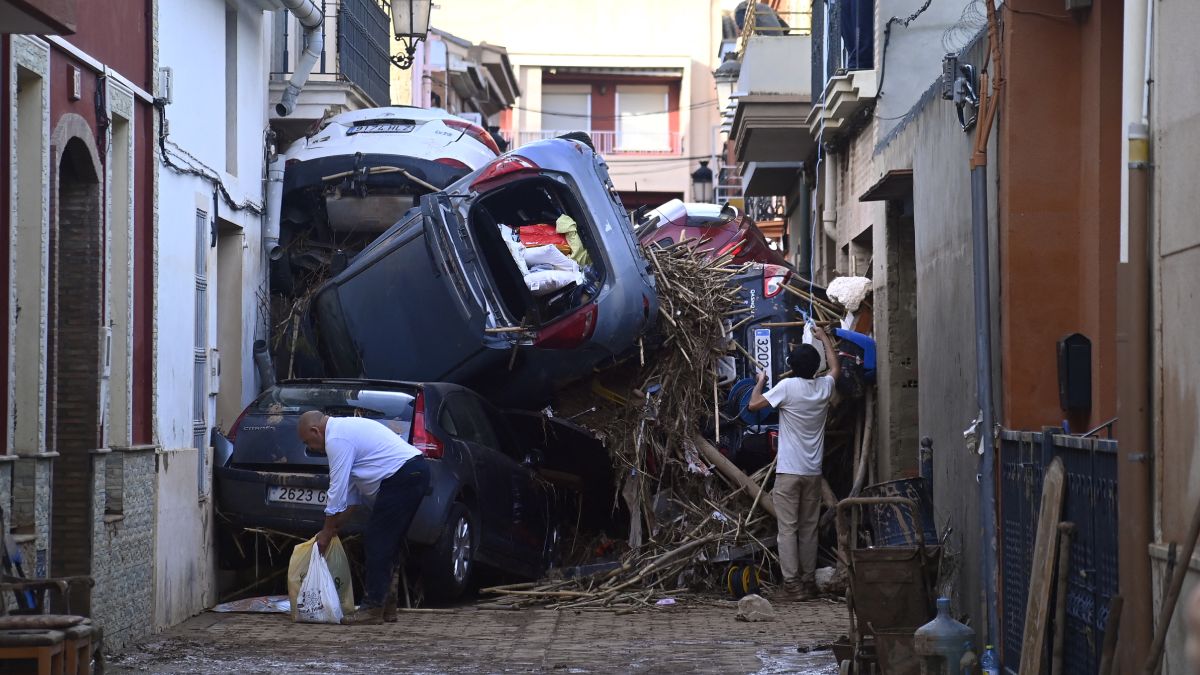 El Heroico Trabajo De Voluntarios Que Ayudan En Las Inundaciones De