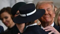 Melania Trump los secretos detrás de su look en la toma de protesta de