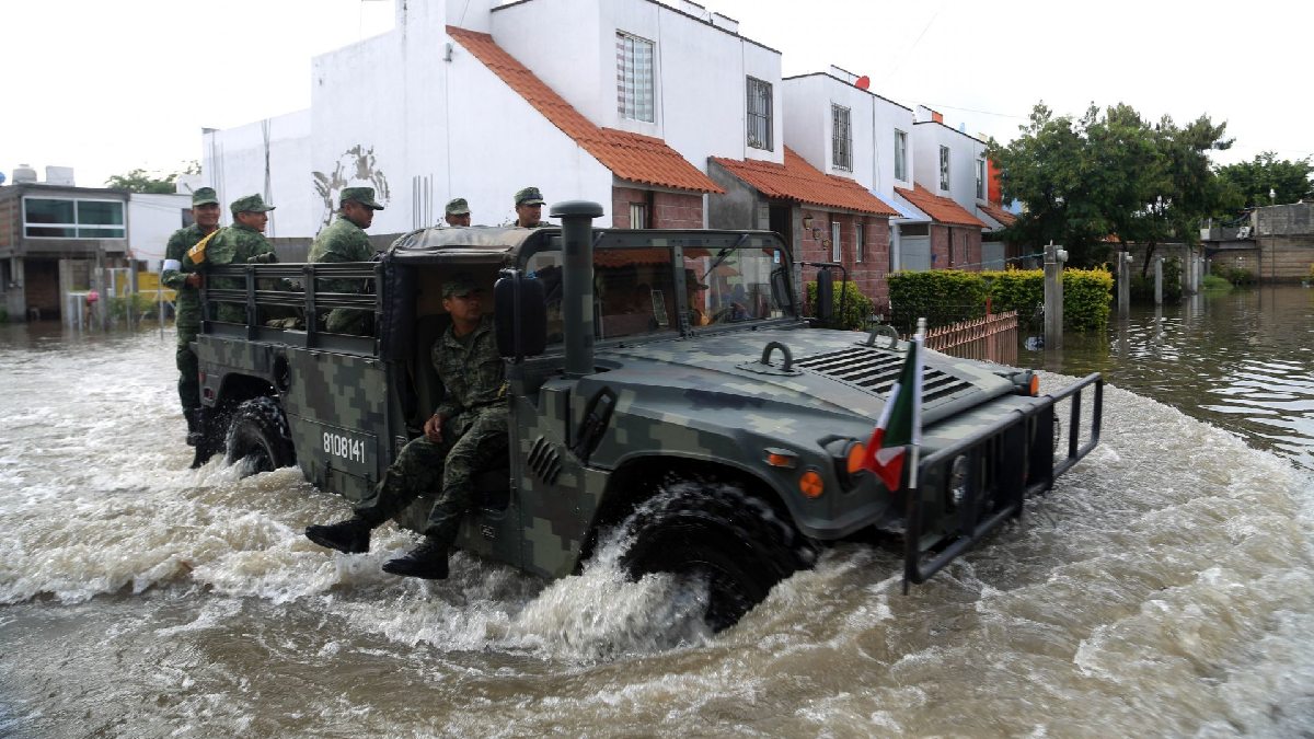 ejército mexicano, soldados en inundacion
