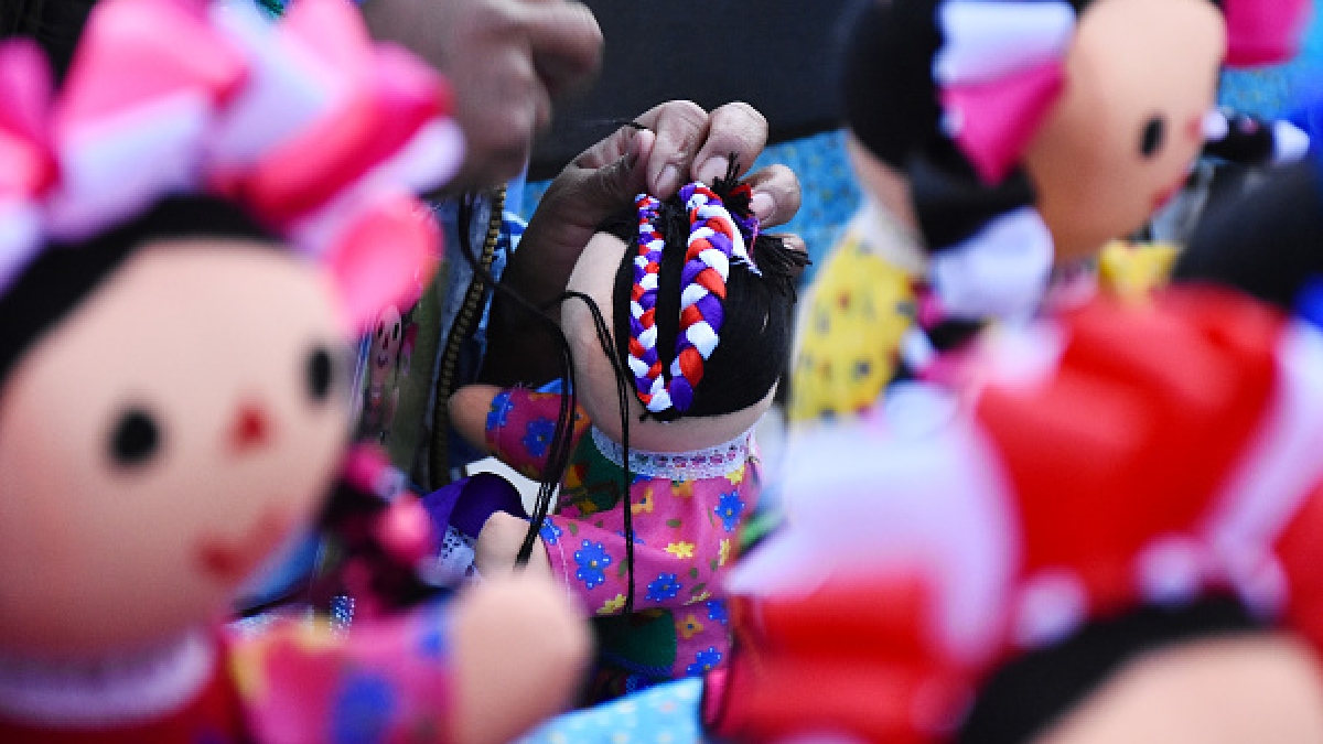 Amealco, el pueblo mágico hogar de las coloridas muñecas Lele de tradición otomí
