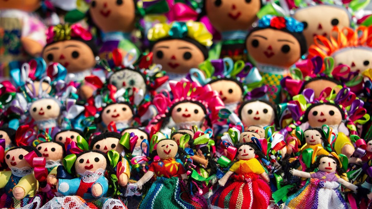 Muñecas Lele de diferentes tamaños y diseños en la Feria de la Muñeca Tradicional