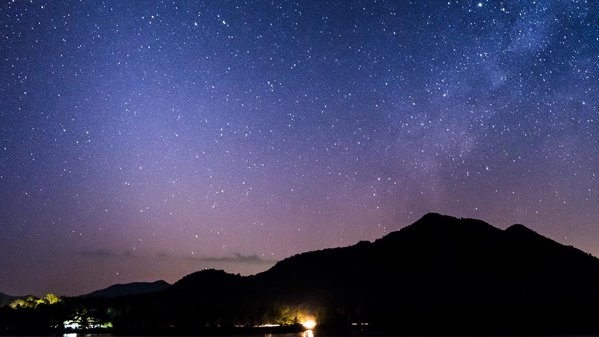 ¿Qué es la luz zodiacal y cómo verla antes del equinoccio de primavera del lunes 20 de marzo?