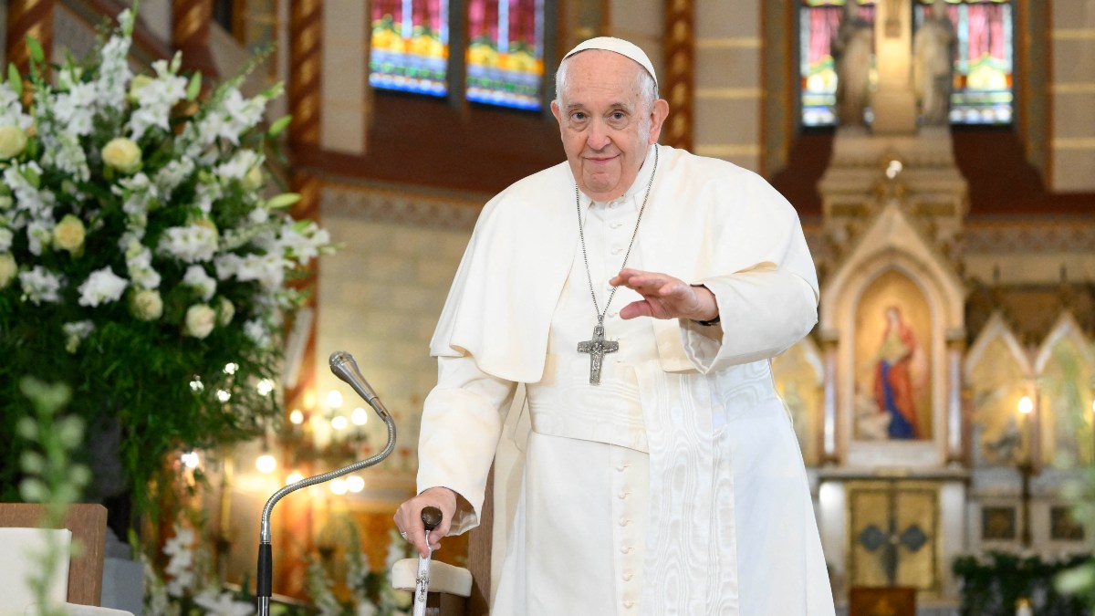 Papa Francisco reza el Ángelus en el hospital mientras continúa su recuperación