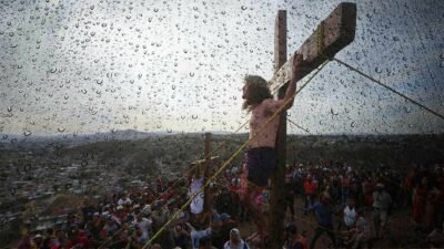 Viernes Santo, representación de Cristo crucificado