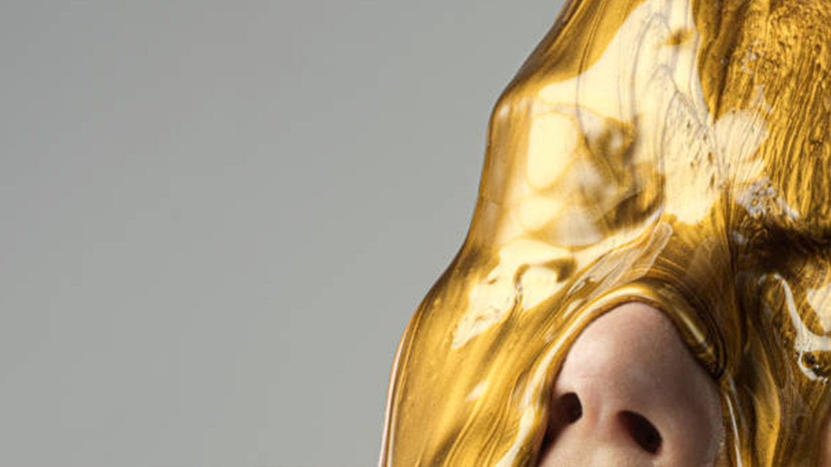Propiedades y beneficios del oro para la piel, conoce cómo funciona esta joya cosmética