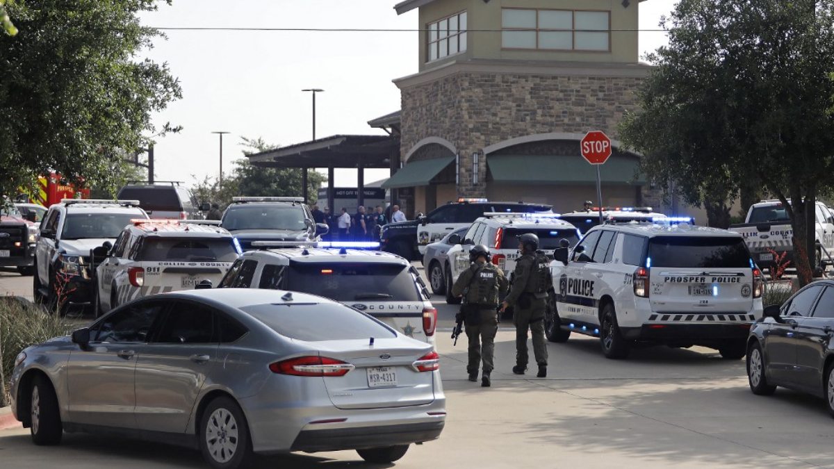 Tiroteo en centro comercial de Texas deja al menos ocho muertos; atacante fue abatido