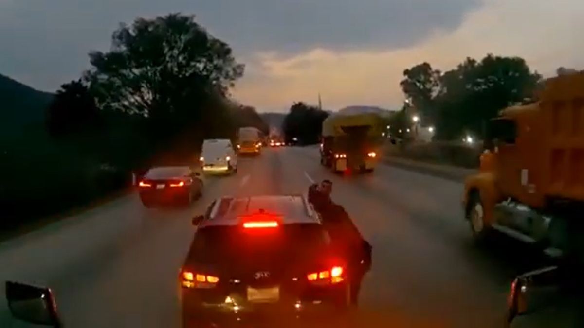 Captan cómo operan delincuentes en la México-Querétaro: así asaltaron y balearon a conductor de tráiler