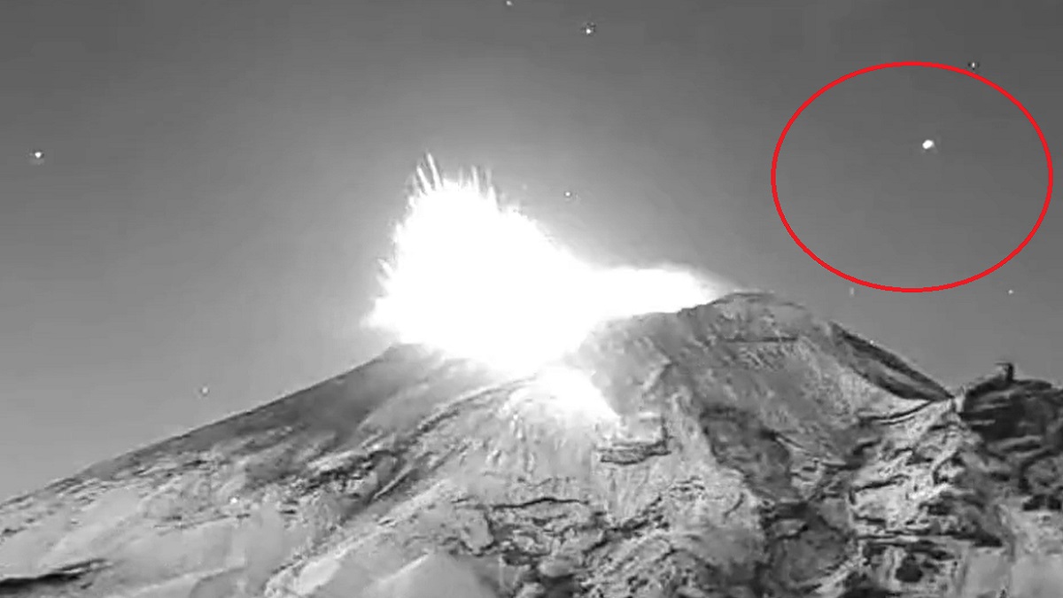 Captan supuesto ovni volando en dirección al cráter del volcán Popocatépetl