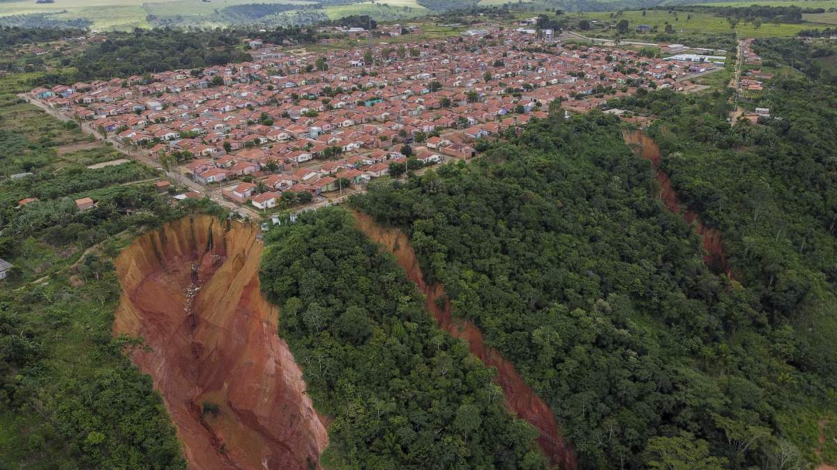 Ciudad brasileña colapsa ante el avance de enormes “socavones”; imágenes