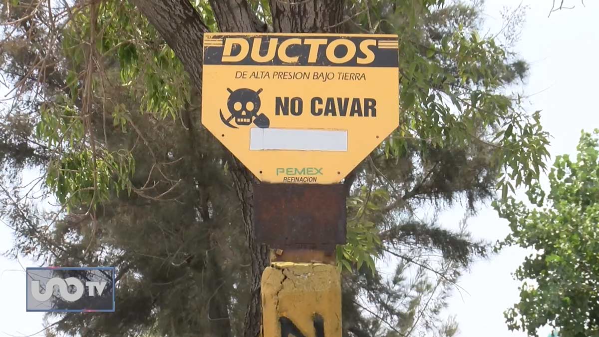 Alertan vecinos de Iztacalco riesgo por olor a gasolina