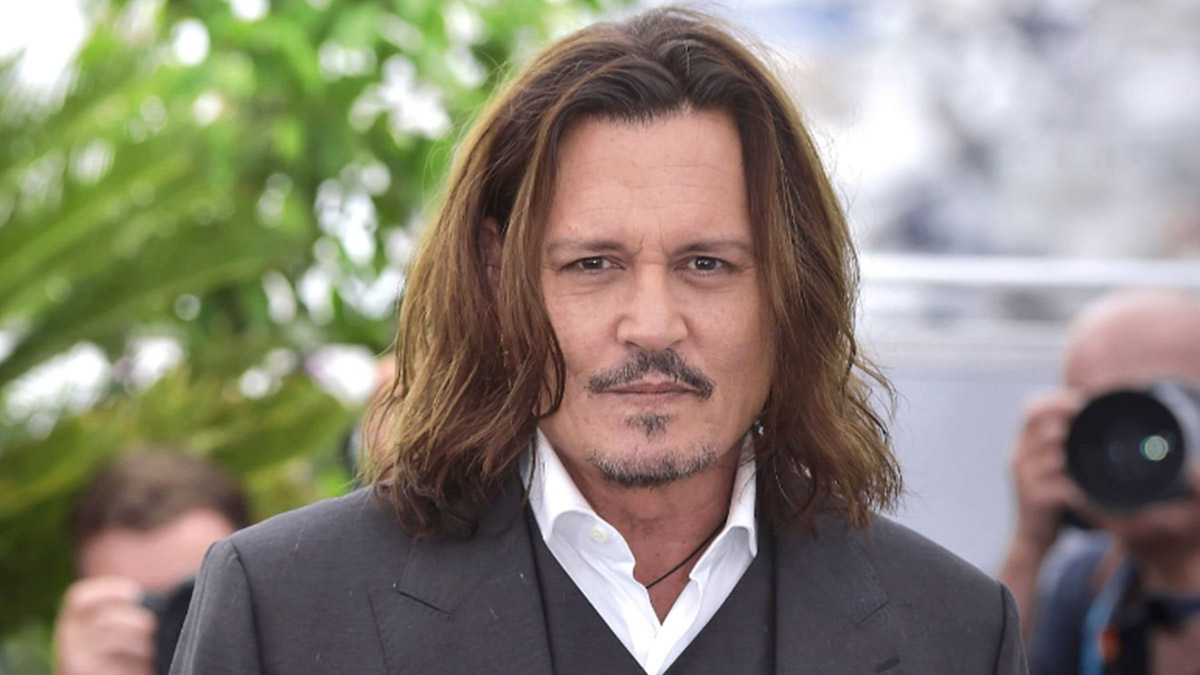 Johnny Depp cancela gira musical tras lastimarse el tobillo