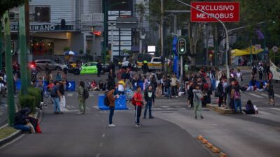 Bloqueo de estudiantes de la UNAM por una marcha en la CDMX
