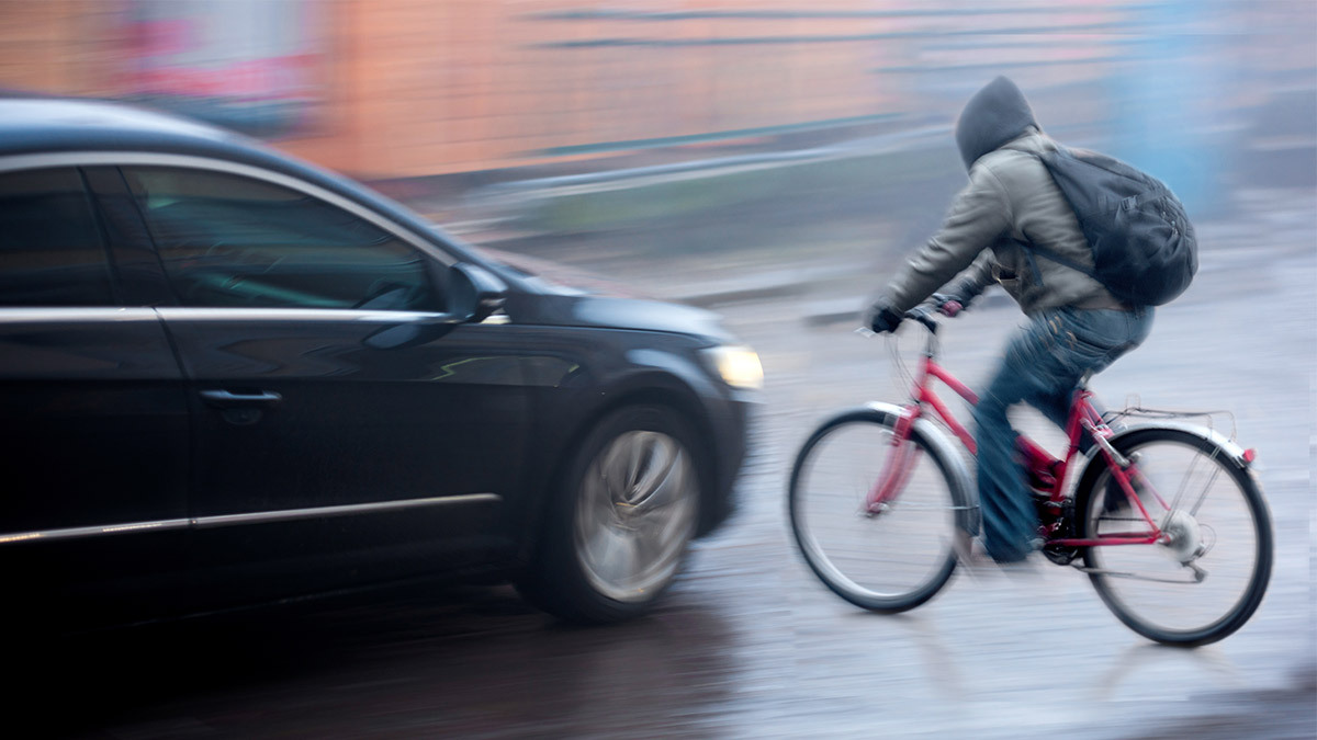 Las 5 cosas que nunca debes hacer al andar en bicicleta