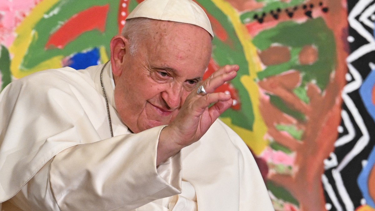 Papa Francisco vuelve al trabajo tras descansar un día debido a una fiebre