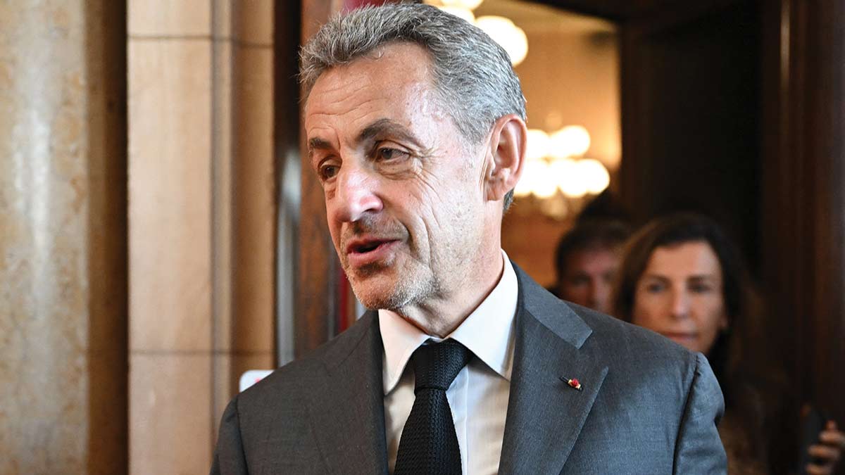 Condenan a expresidente Sarkozy a tres años de cárcel por corrupción