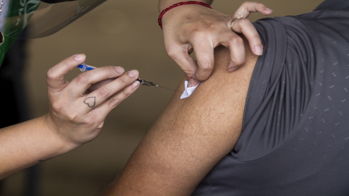 Vacunación contra COVID-19 será anual y durante temporada invernal en CDMX