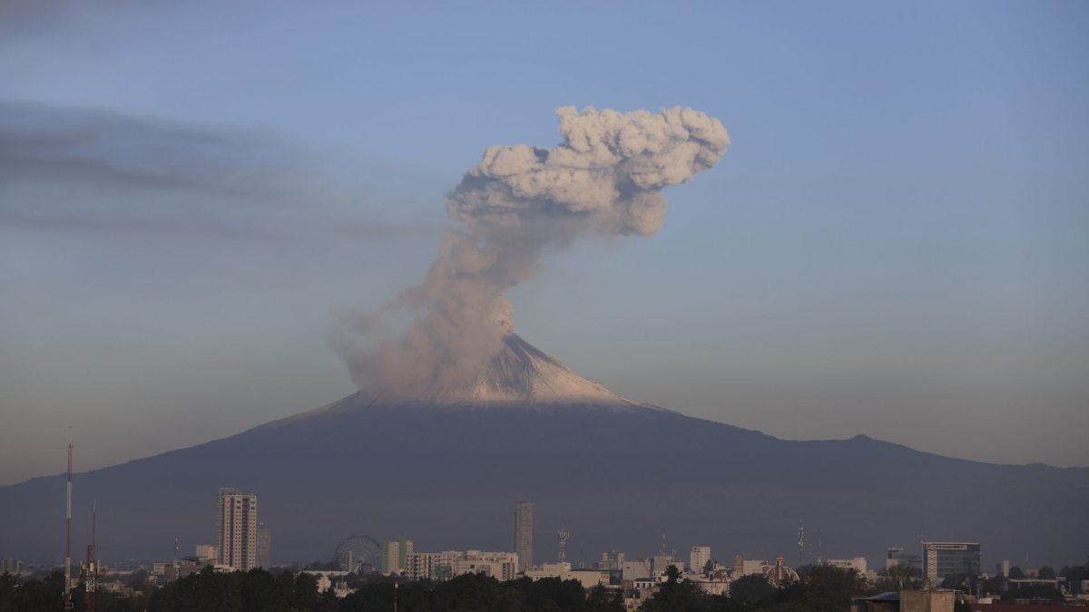Popocatépetl registra otra explosión; EU lanza alerta y autoridades mexicanas piden seguir recomendaciones