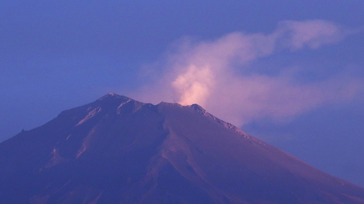 Disminuye actividad volcánica del Popocatépetl; imagen en vivo