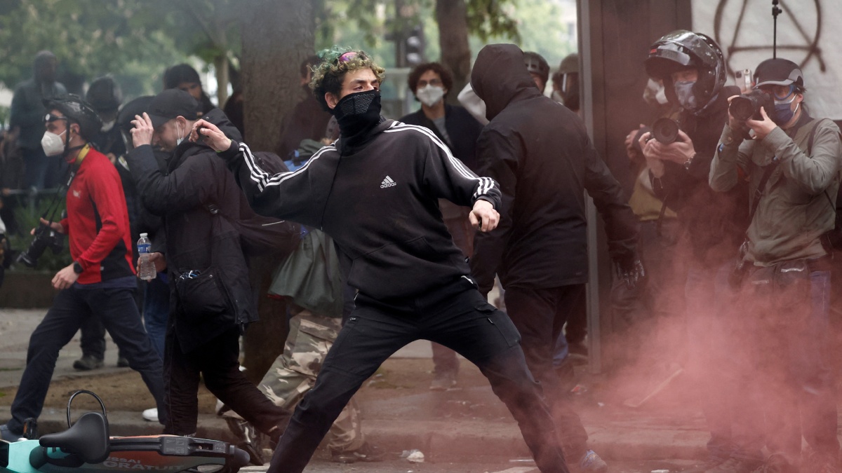 Manifestantes en París durante las protestas del Día del Trabajo