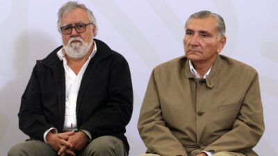 Alejandro Encinas y Adán Augusto López Hernández, extitular de Segob, durante un evento de AMLO