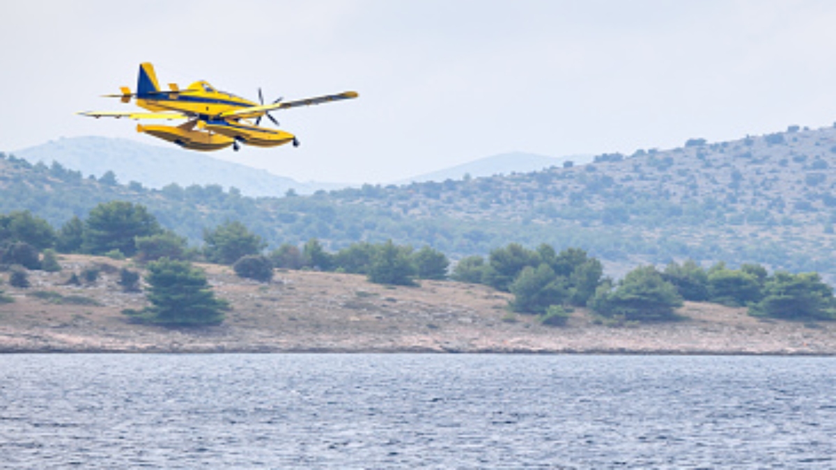 Avioneta aterriza en el Lago de Chapala por falla de motor: imágenes