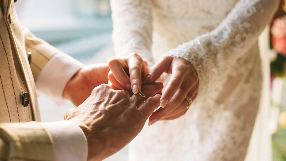 Beso épico: Se viraliza el video de boda más legendario de la historia