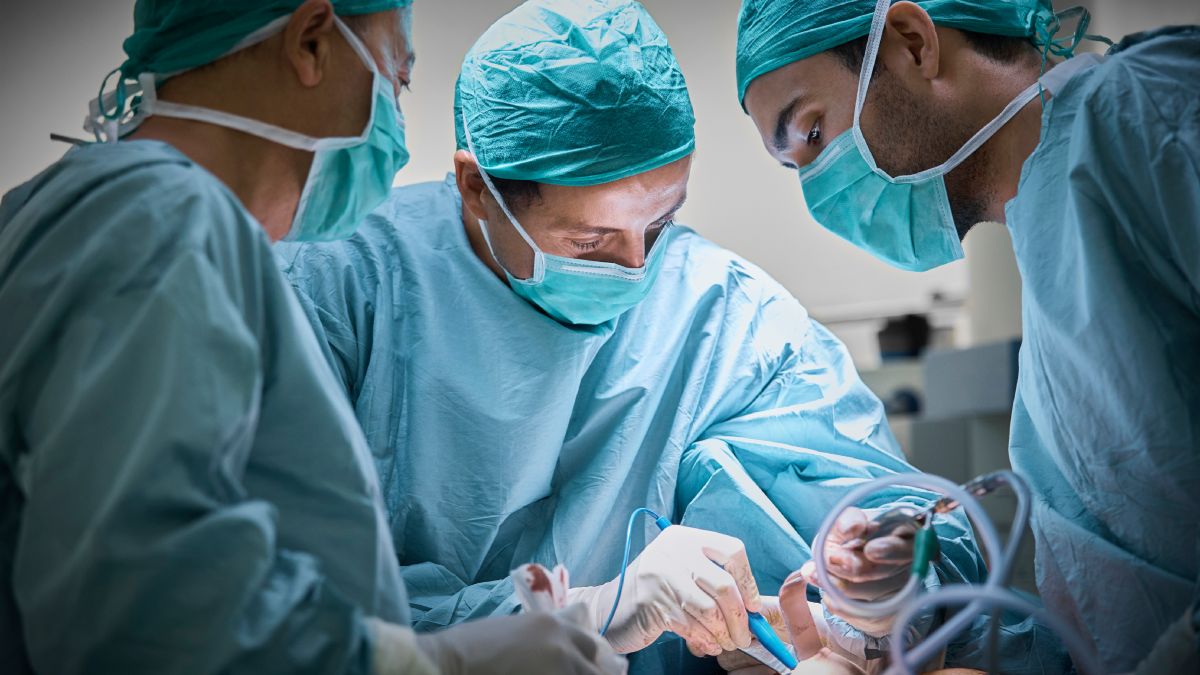 Alertan por falsas maestrías en cirugía estética; egresados, involucrados en muerte de pacientes