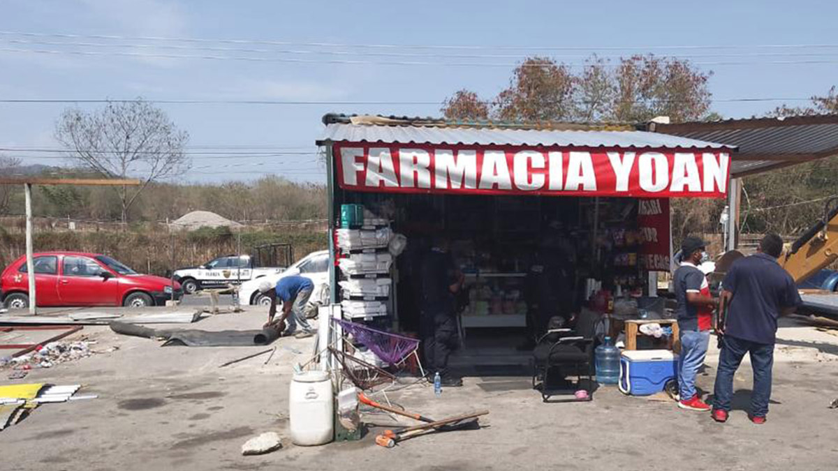 Cofepris desarticula 11 farmacias clandestinas en Acapulco que operaban en vía pública