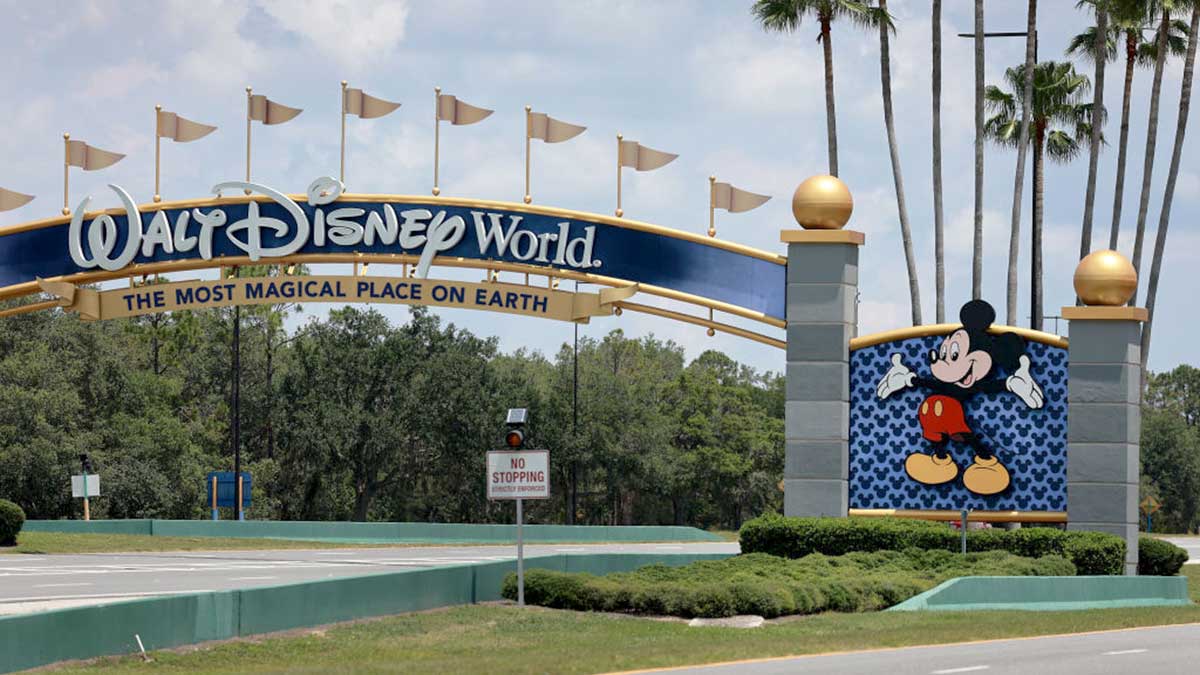 ¿Estudiaste comunicación o marketing? Disneyland ofrece estos dos trabajos en Texas y Florida