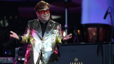 Elton John se despide en concierto de Glastonbury