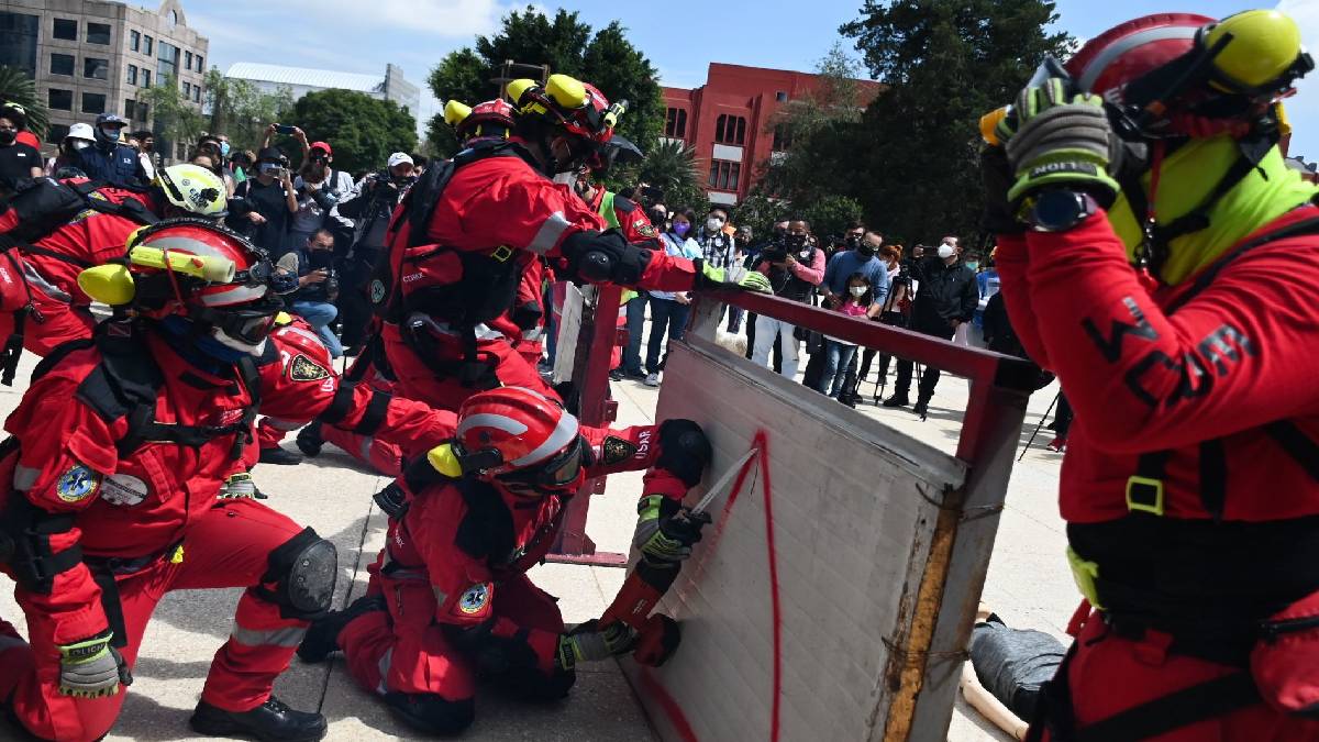 Capacitan a socorristas del ERUM y bomberos de CDMX en búsqueda y rescate en estructuras colapsadas
