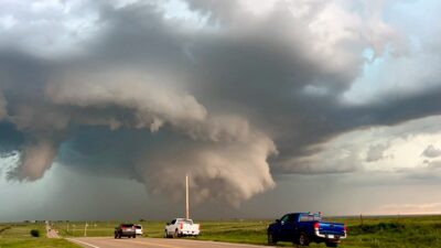 Nube tubular formada en Oklahoma durante la alerta de tornados en EU