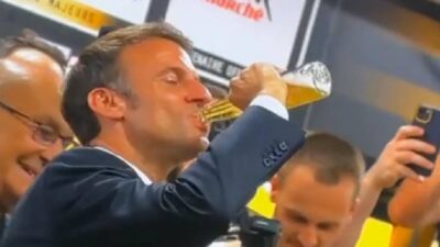 Fondo Fondo Macron Festeja Triunfo De Equipo De Rugby Con Cerveza