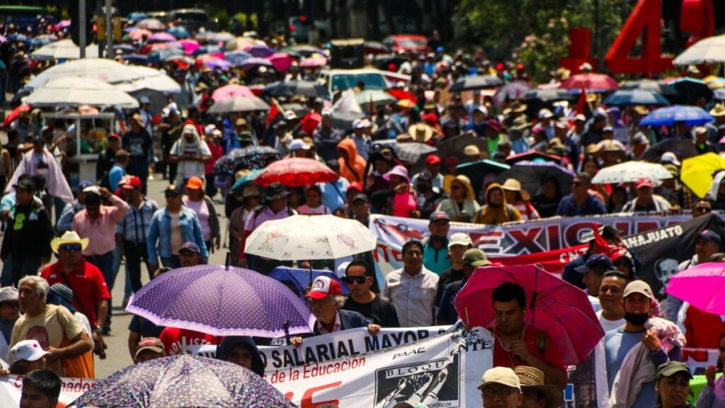 Marcha de la CNTE en Paseo de la Reforma, CDMX