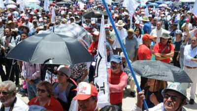 Marcha de integrantes del SME por el Día del Trabajo, en la CDMX