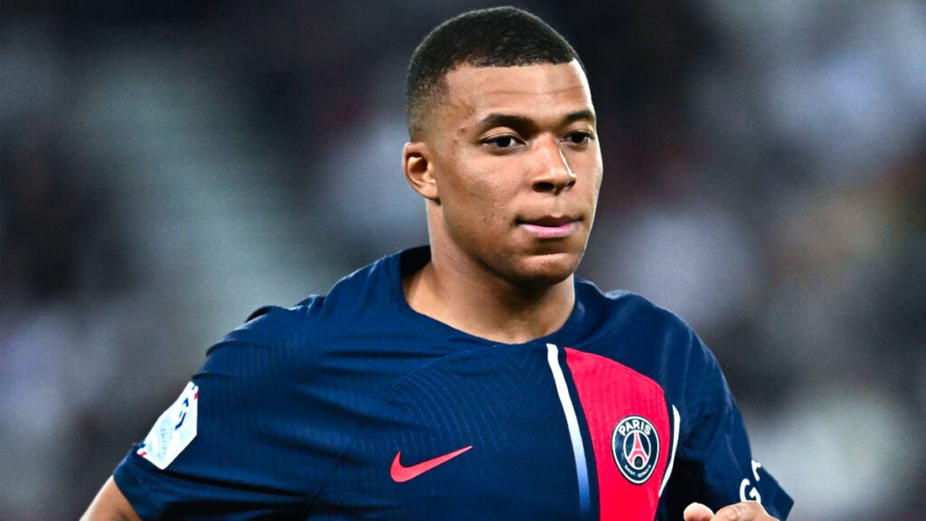 Mbappé comunica al PSG que no renovará; club buscará venderlo