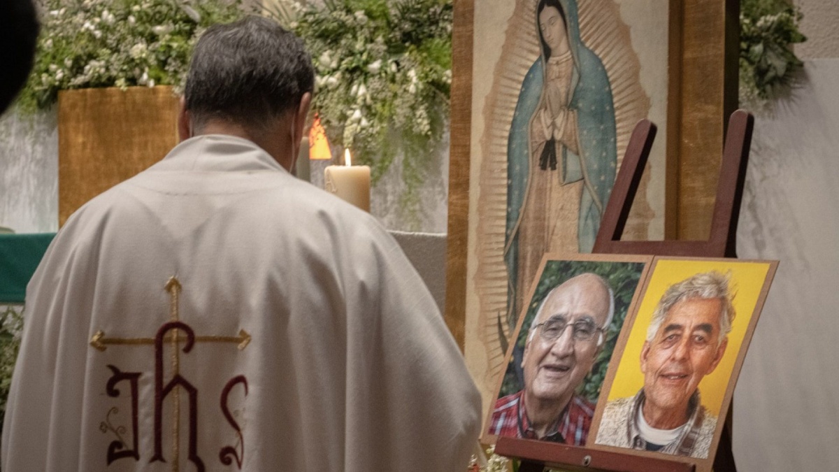 Con un minuto de campanadas en todo el país, recordarán este martes a jesuitas asesinados en Chihuahua