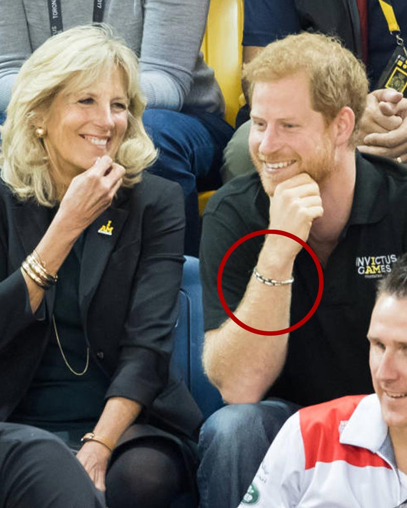 ¿Por qué el príncipe Harry no se quita sus pulseras africanas?