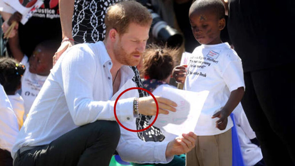 ¿Por qué el príncipe Harry no se quita sus pulseras africanas?