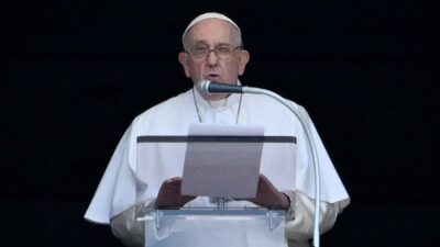 Papa Francisco reaparece ante fieles