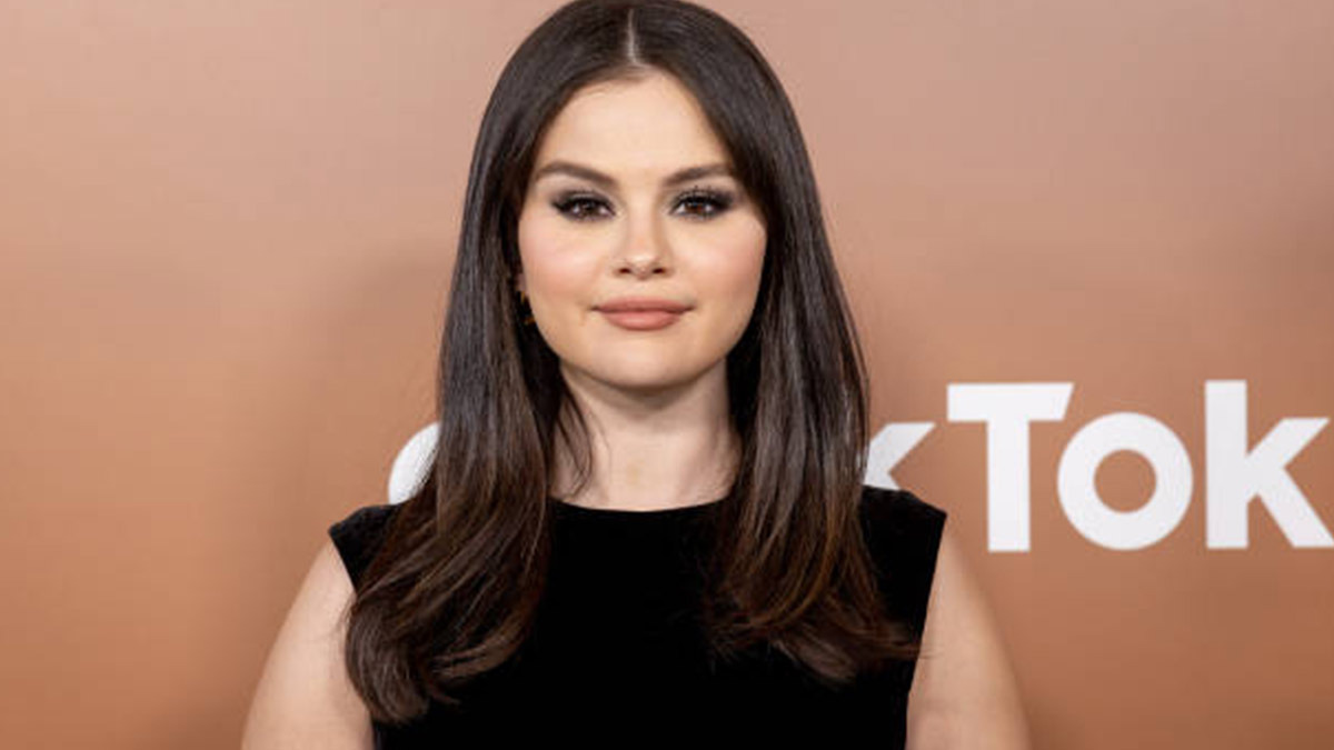 Duraron poco: Selena Gomez se viraliza tras subir sensuales fotos al natural que después borró