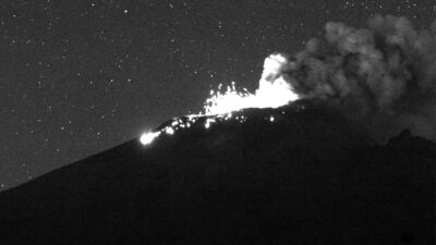 Sorprende volcán Popocatépetl con nueva explosión antes del amanecer