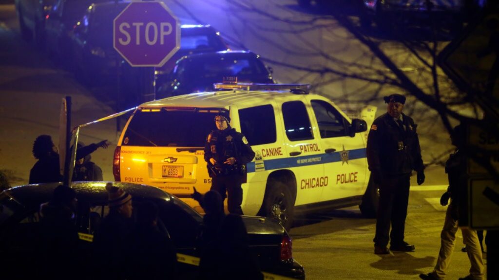 Tiroteo Juneteenth: Policías de Chicago atienden un llamado de alerta